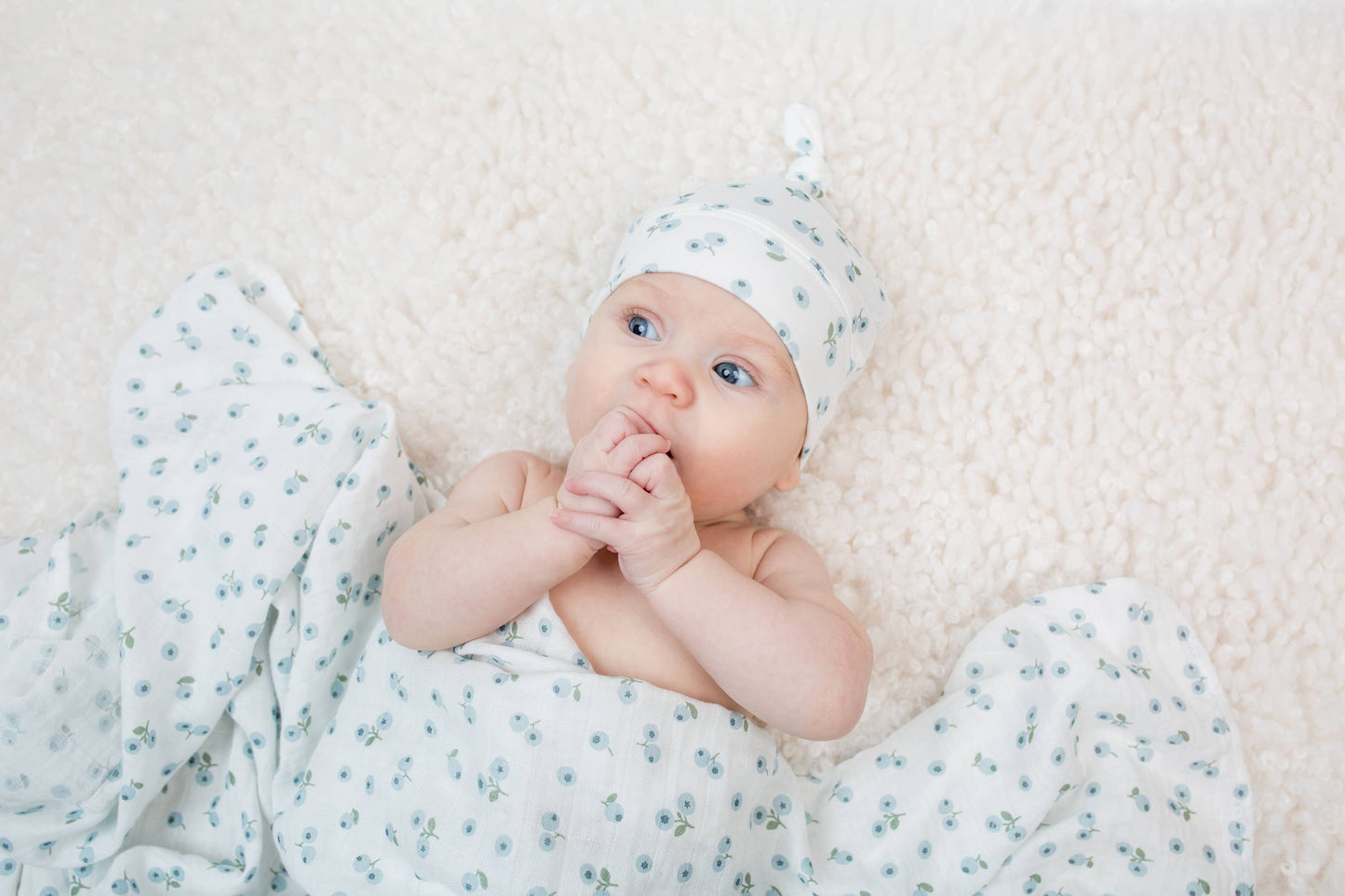 Hello World Blanket & Knotted Hat Set - Blueberries