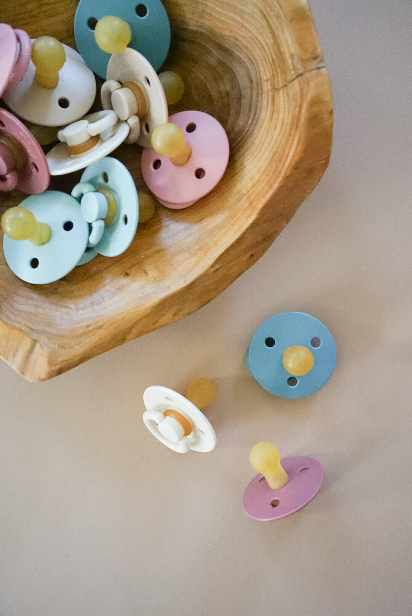 Itzy Soother™ Natural Rubber Paci Sets: Coconut + Toast 0-6