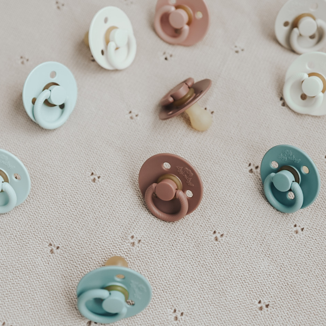 Itzy Soother™ Natural Rubber Paci Sets: Coconut + Toast 6-18 M